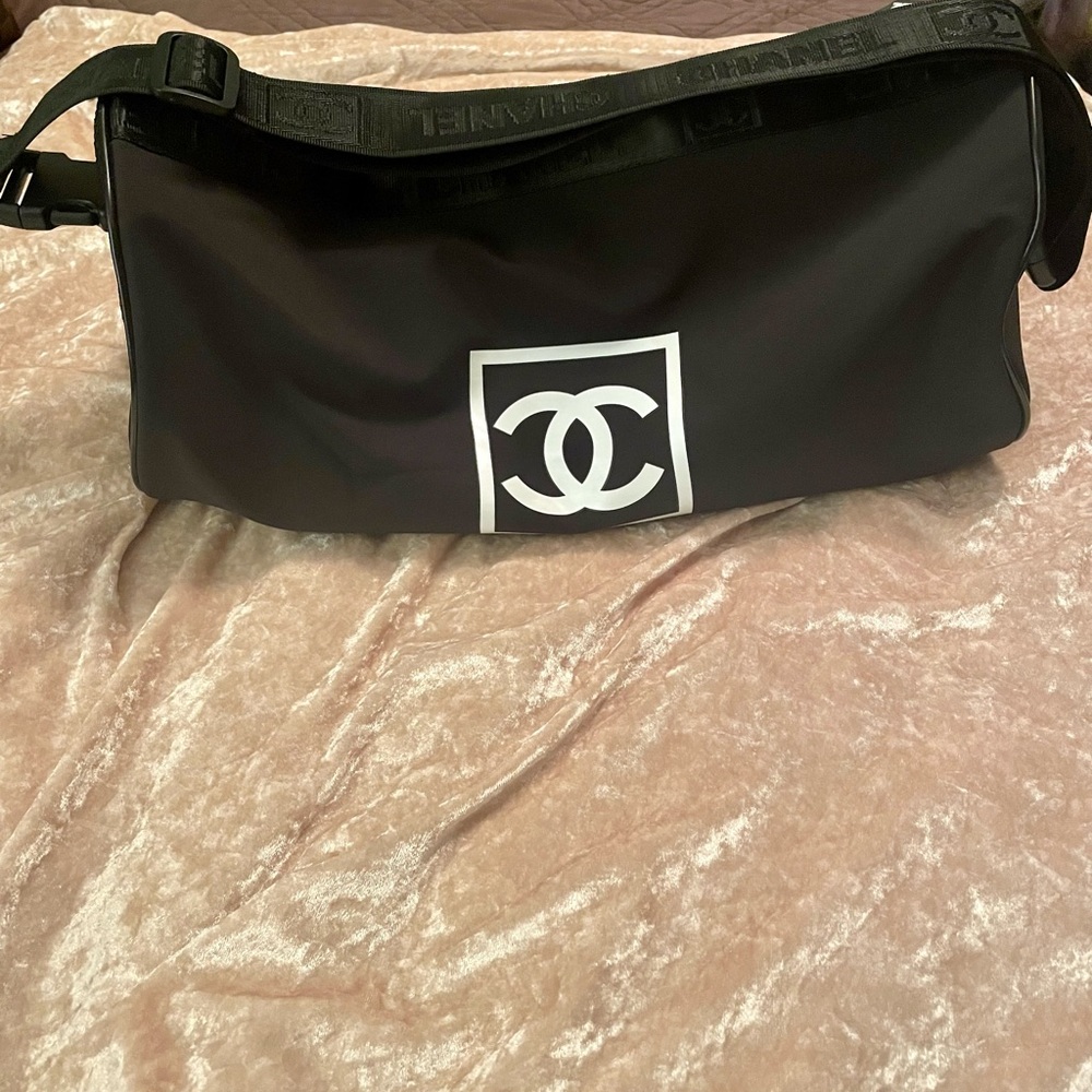 Cute bag. Could be used as a small gym bag, purse or even a diaper bag.